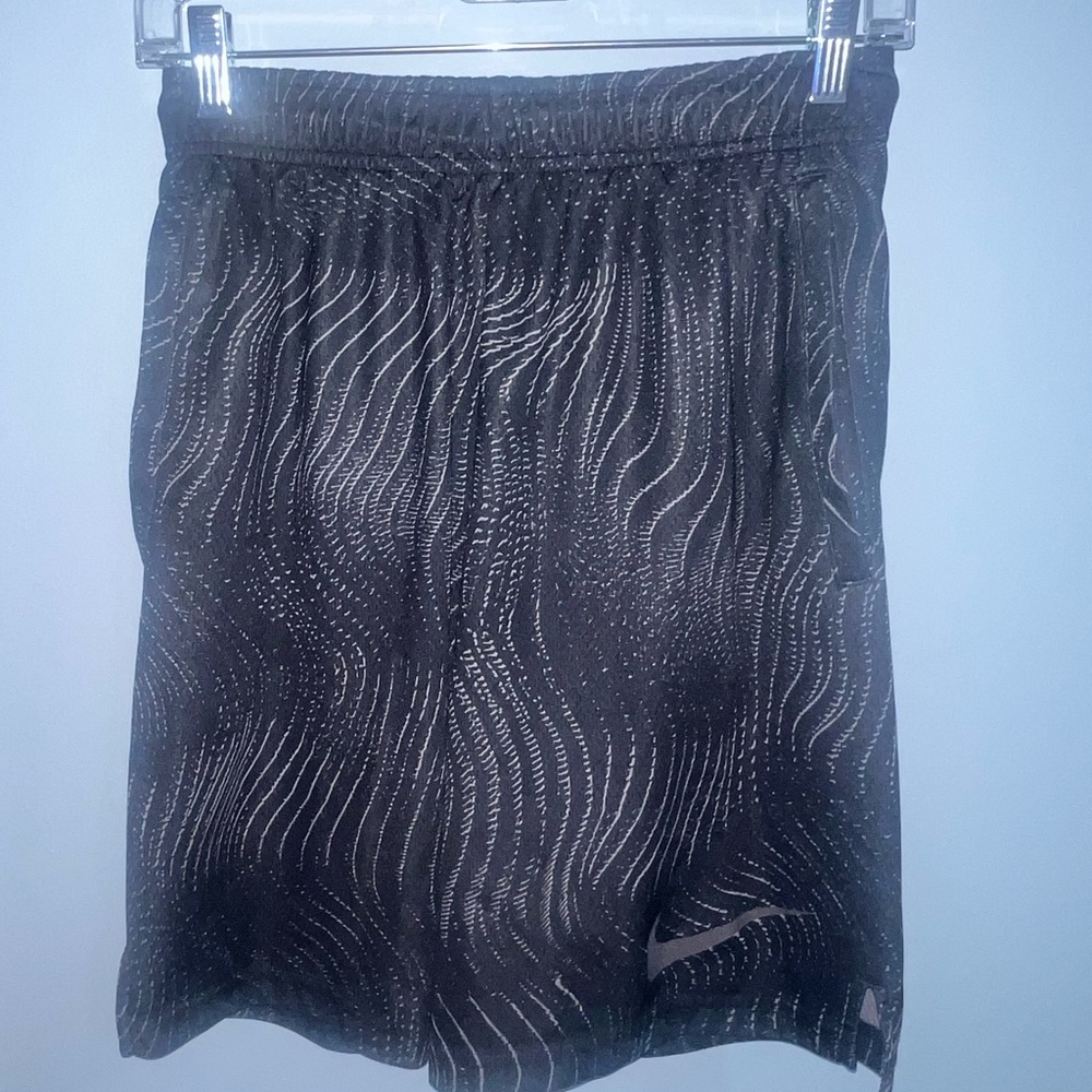 Chic Black and Silver Patterned Skirt - Picture 3 of 4